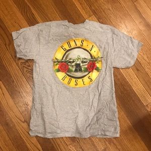 Gun and roses T-shirt
